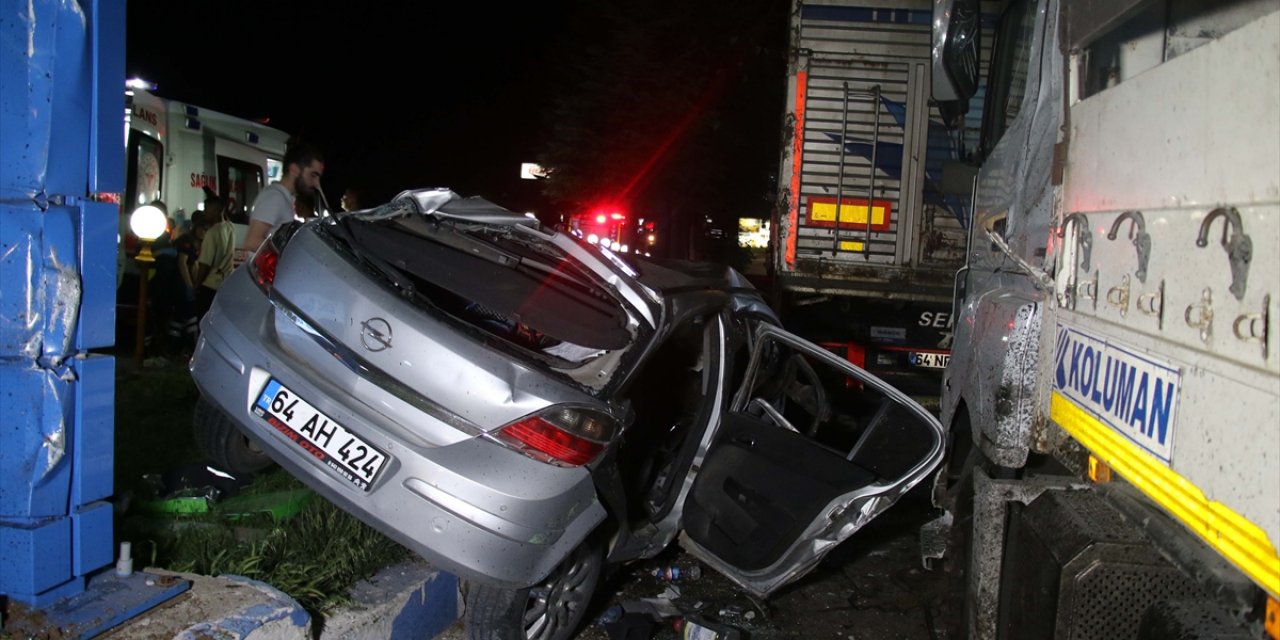 Çarptığı 2 üniversite öğrencisi ölen otomobil, petroldeki tırlara çarparak durdu