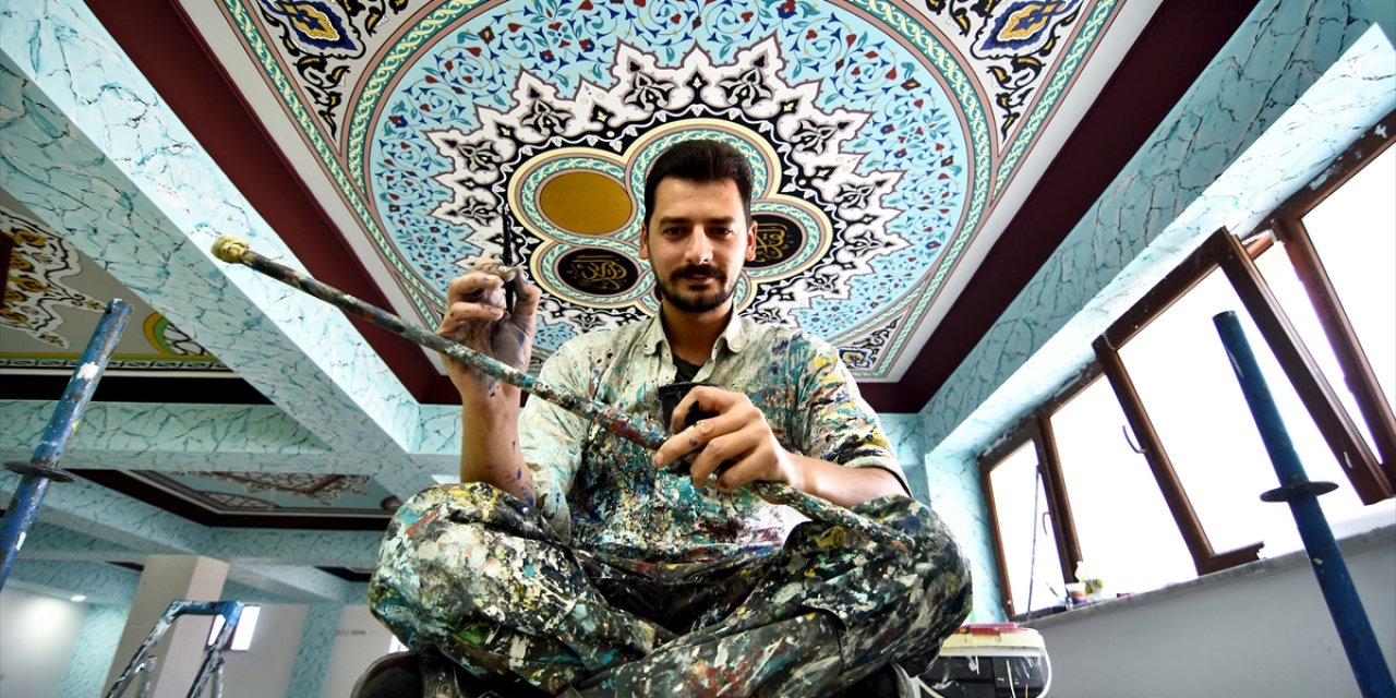 Konyalı nakkaş Mustafa Ören, camileri Osmanlı ve Selçuklu motifleriyle süslüyor