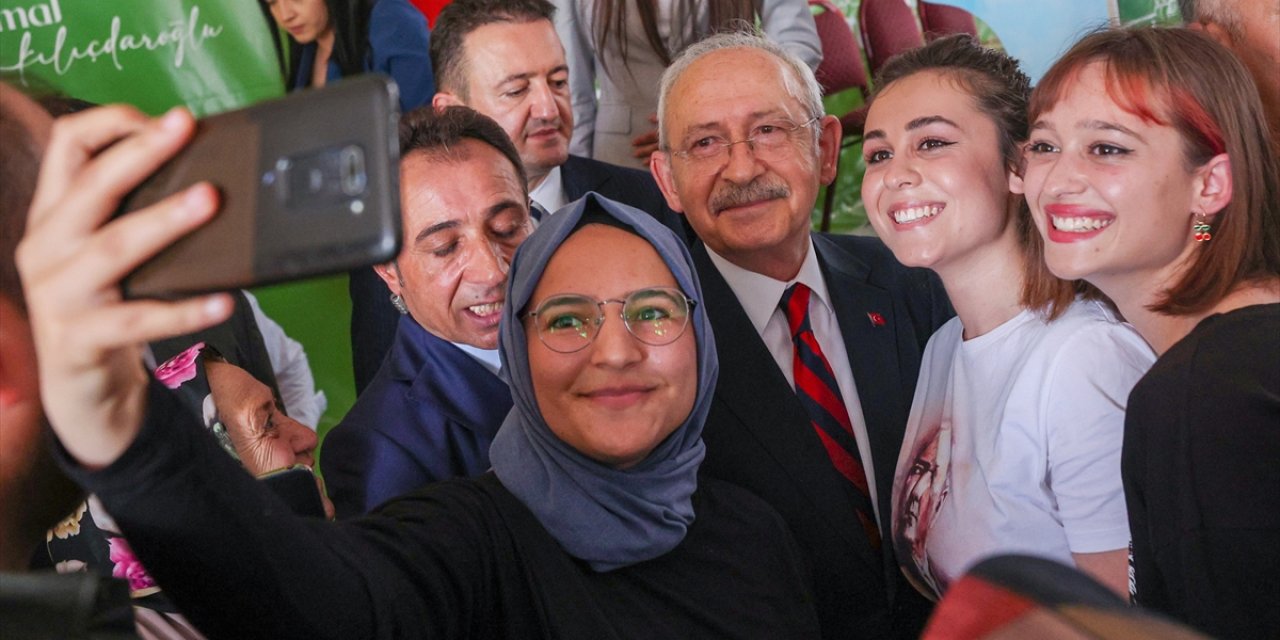 CHP Lideri Kılıçdaroğlu Konya’da kadın çiftçilerle bir araya geldi
