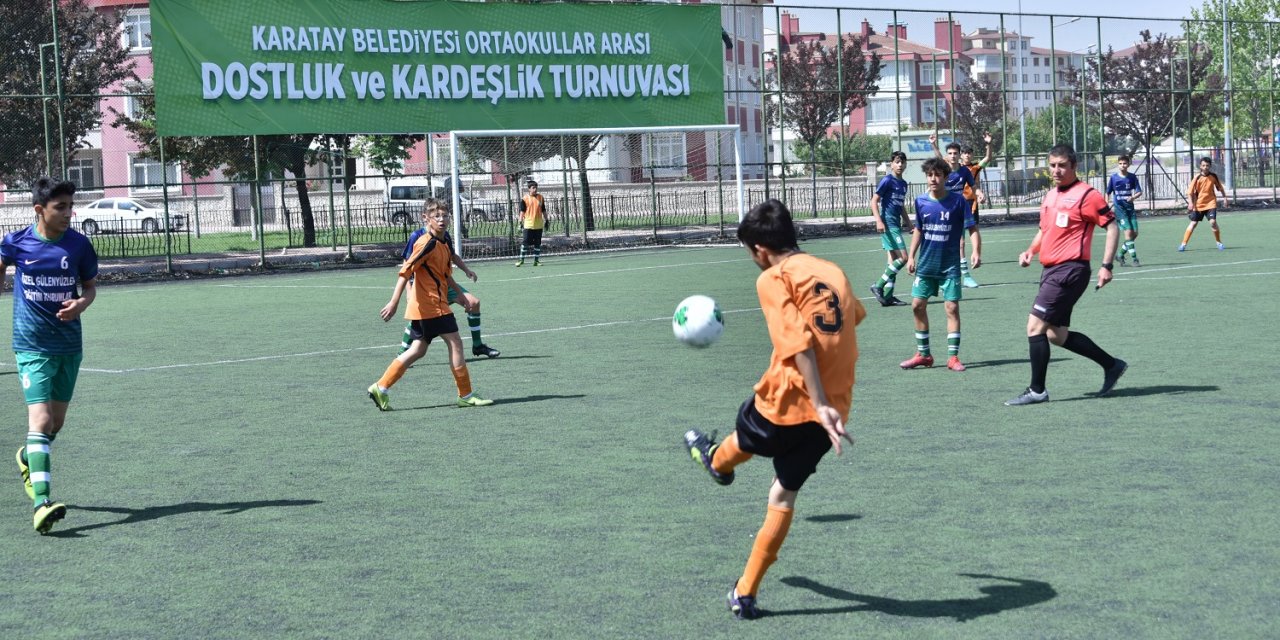 Karatay’da ortaokul öğrencileri arasındaki futbol turnuvası sona erdi