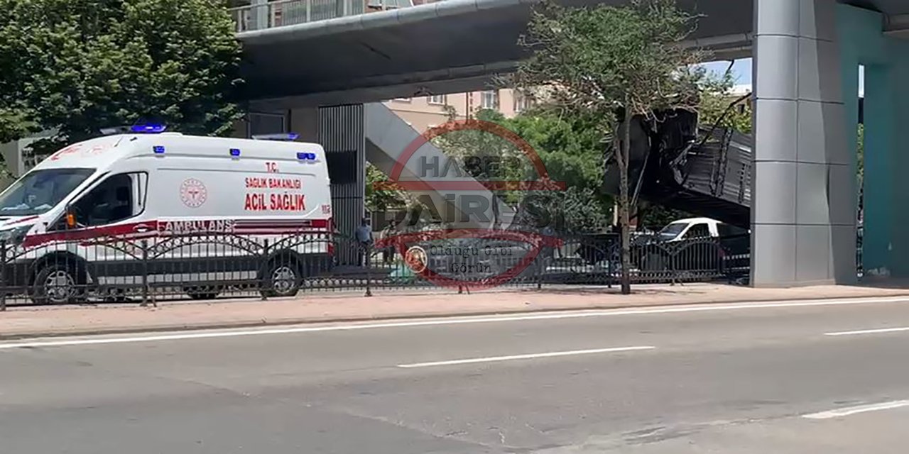 Son Dakika: Konya’da TIR’ın dorsesi yaya üst geçidine çarptı