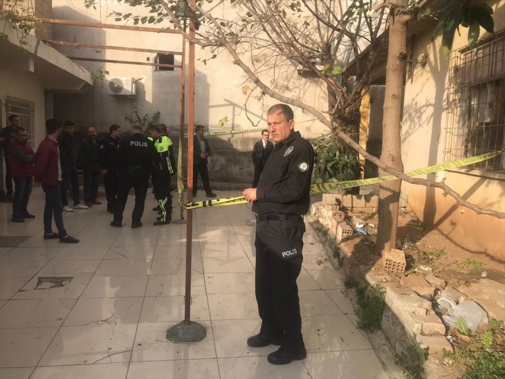 Metruk binada erkek cesedi bulundu