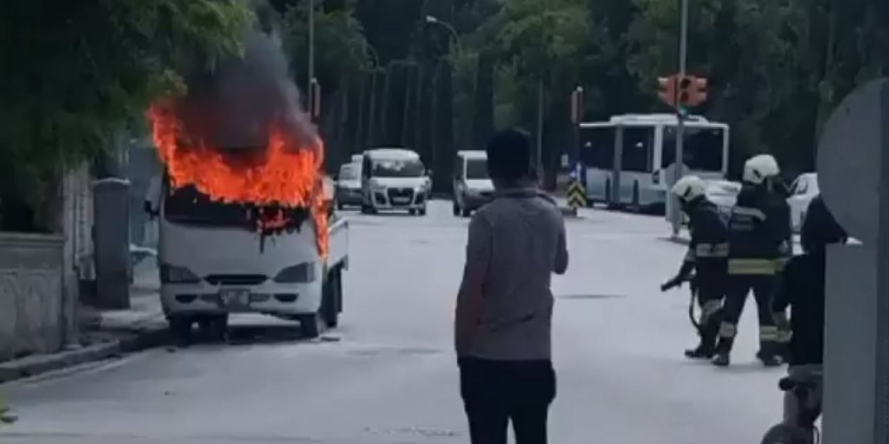 VİDEO I Konya’da seyir halindeki kamyonet alevler içinde kaldı