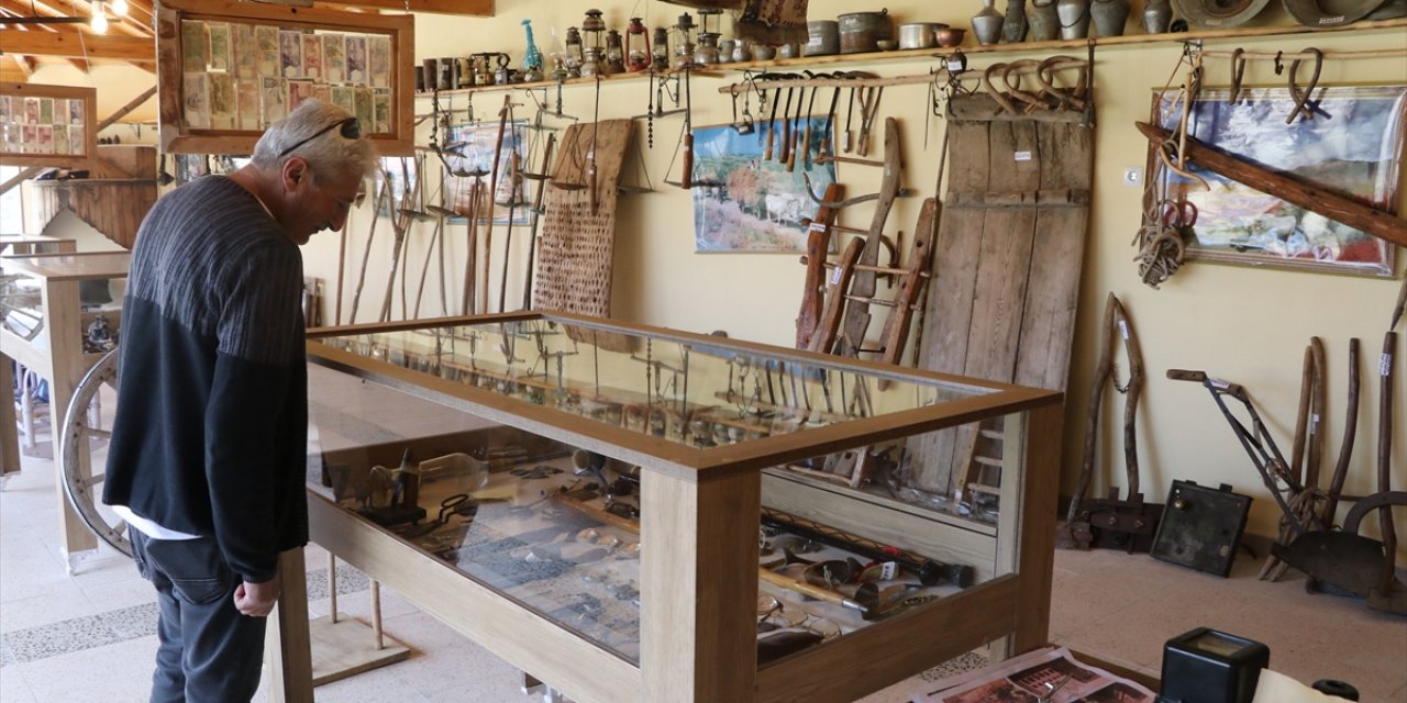 Müzede sergilenin eski eşyalar ziyaretçilerini geçmişe götürüyor