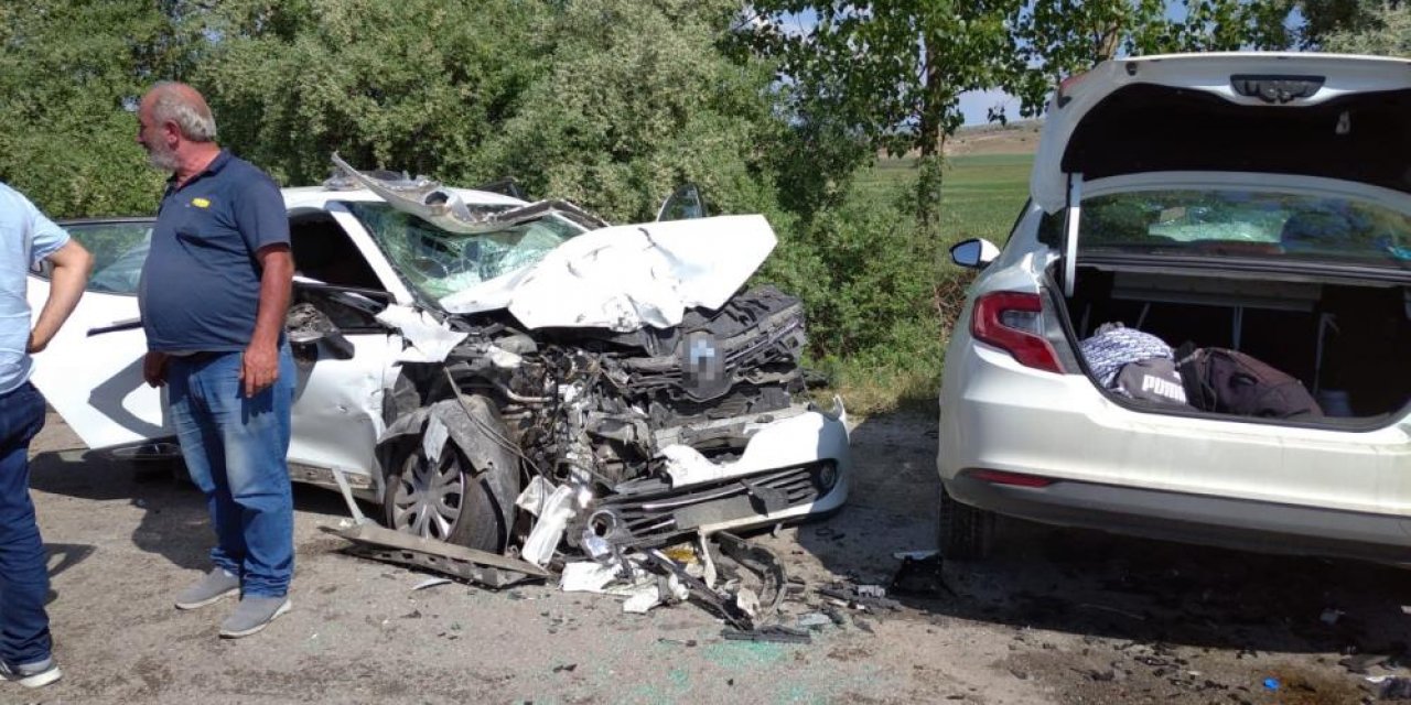 İki otomobil çarpıştı: 8 yaralı
