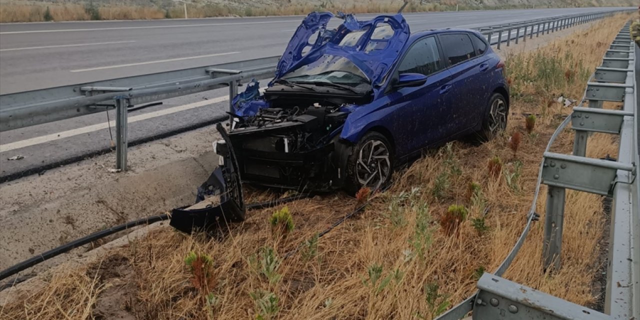 Otomobil devrildi: 1 ölü, 1 yaralı