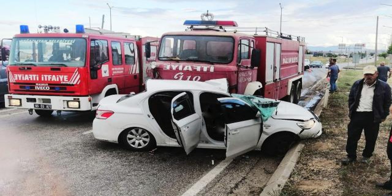 İtfaiye aracıyla çarpışan otomobildeki 3 kişi öldü