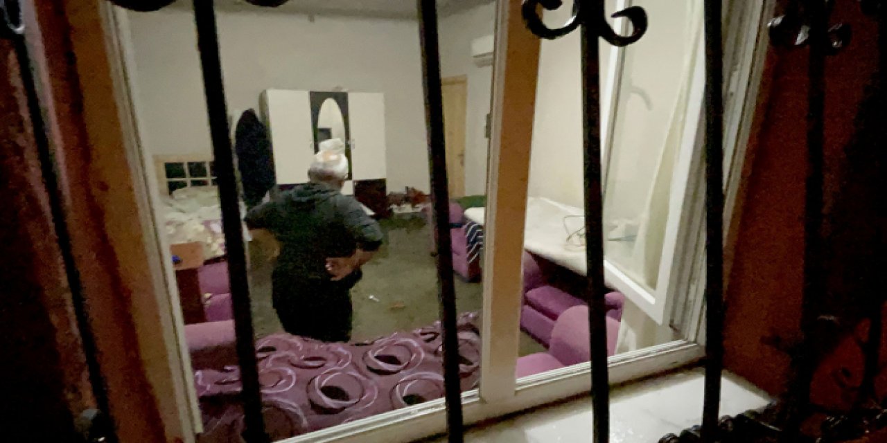 Adana'da sağanak yağış! Ev ve iş yerlerini su bastı