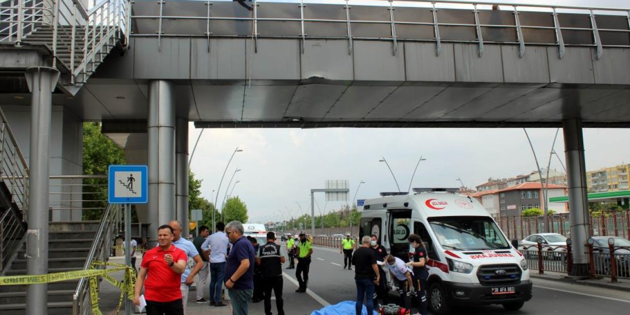 Üst geçitten düşen kadın öldü