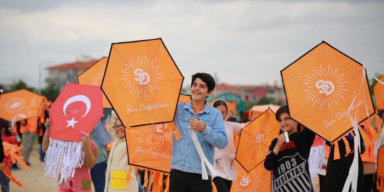 Öğrenciler hem kitap okudu, hem uçurta uçurdu