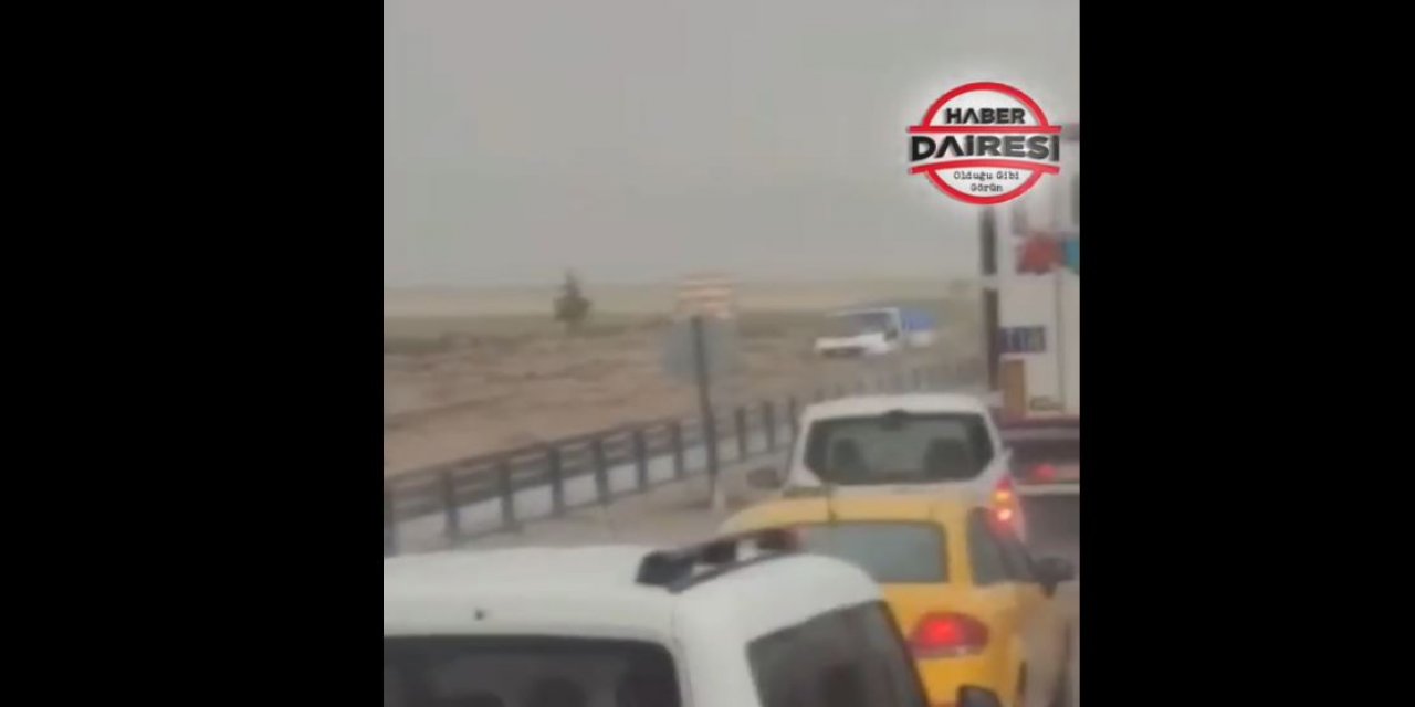 Sel suları şehirlerarası yolu kapattı