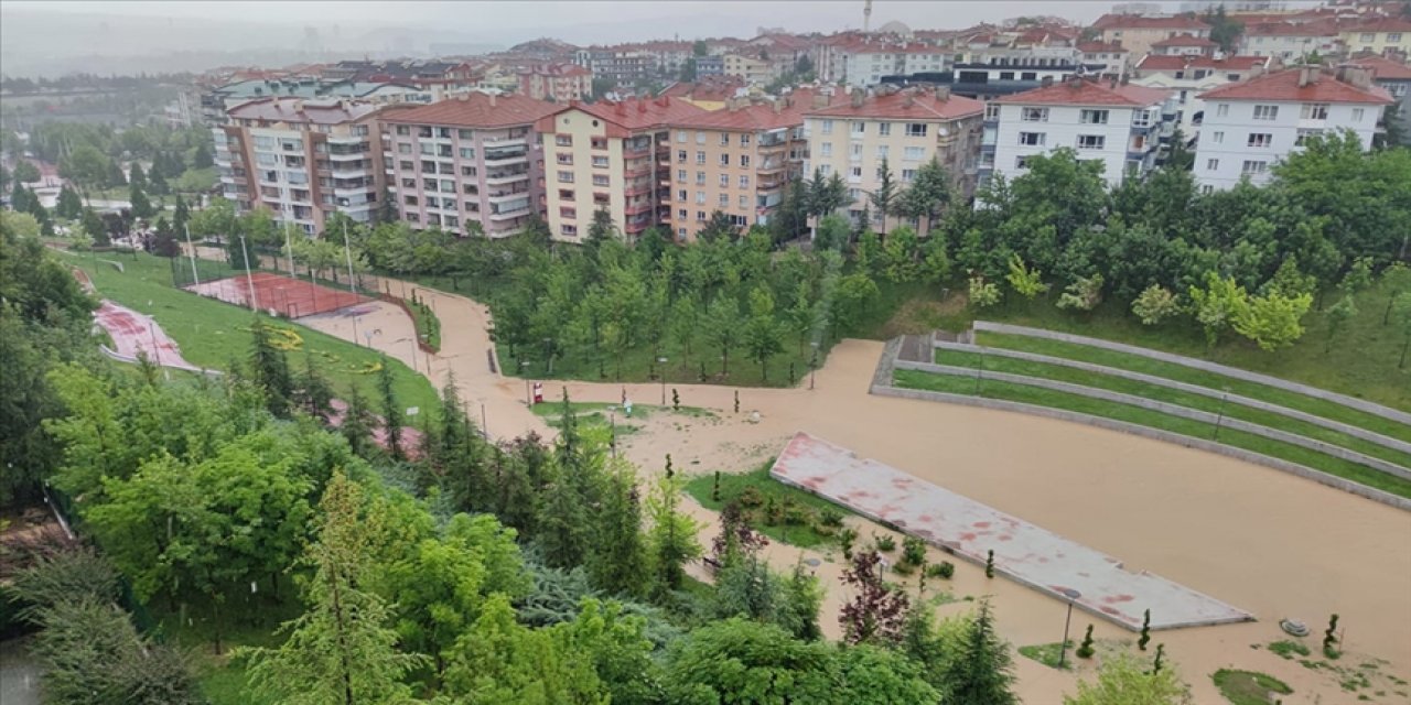 Başkentte sağanak hayatı olumsuz etkiliyor