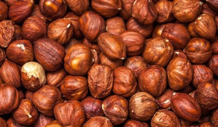 Kavrulmamış fındık yiyin