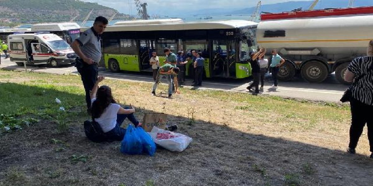 Halk otobüsü, yakıt tankerine çarptı: 11 yaralı
