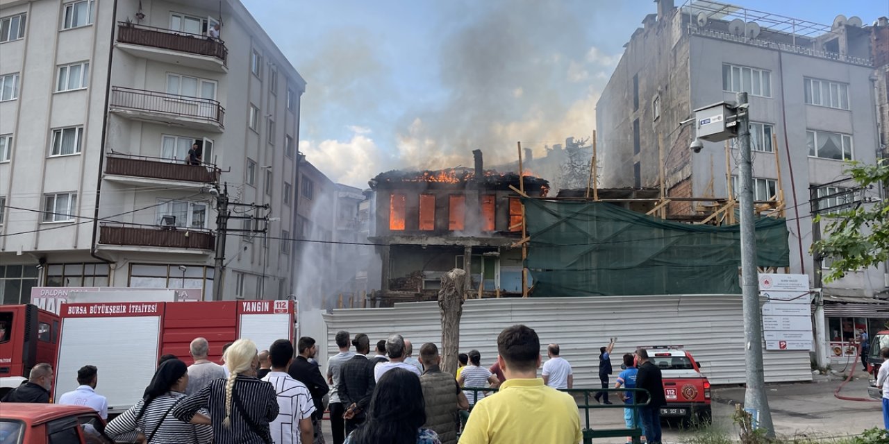 100 yıllık tarihi binada yangın çıktı