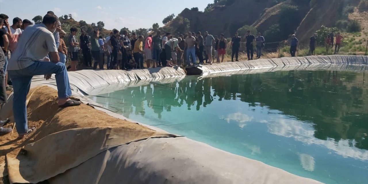 Sulama göletine giren iki genç boğuldu