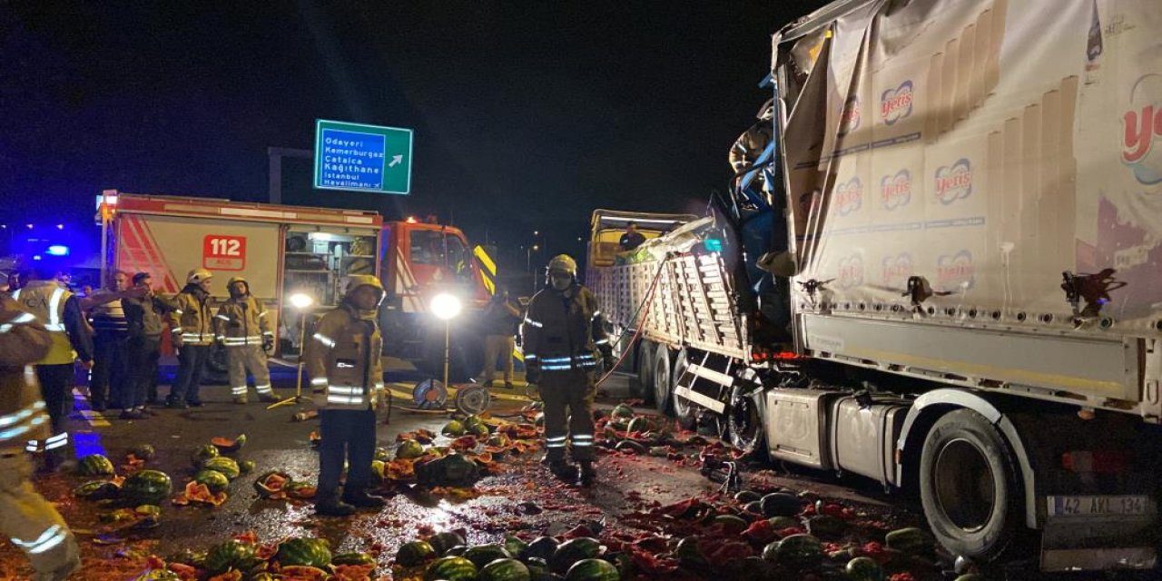 Konya plakalı TIR, karpuz yüklü TIR’a çarptı! Sürücü hayatını kaybetti