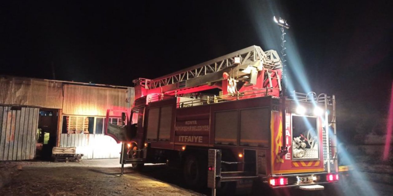 Konya Seydişehir’de silah malzemesi üretilen marangozhanede yangın çıktı