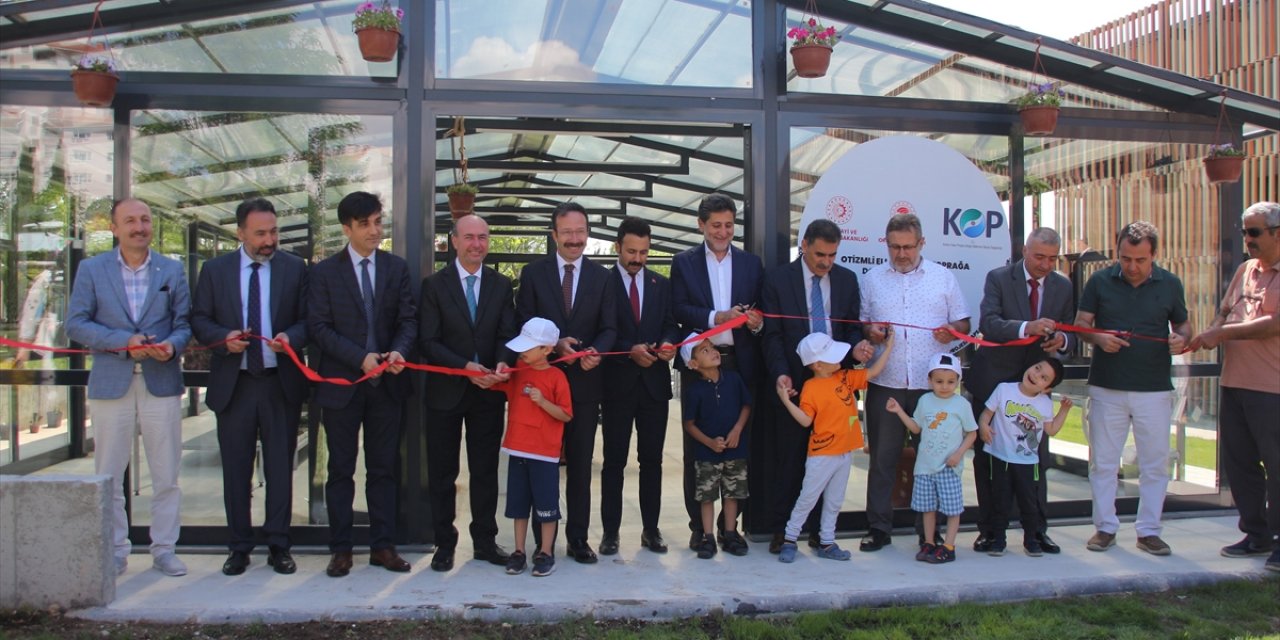Konya'da otizmli eller KOP ile toprağa dokunacak
