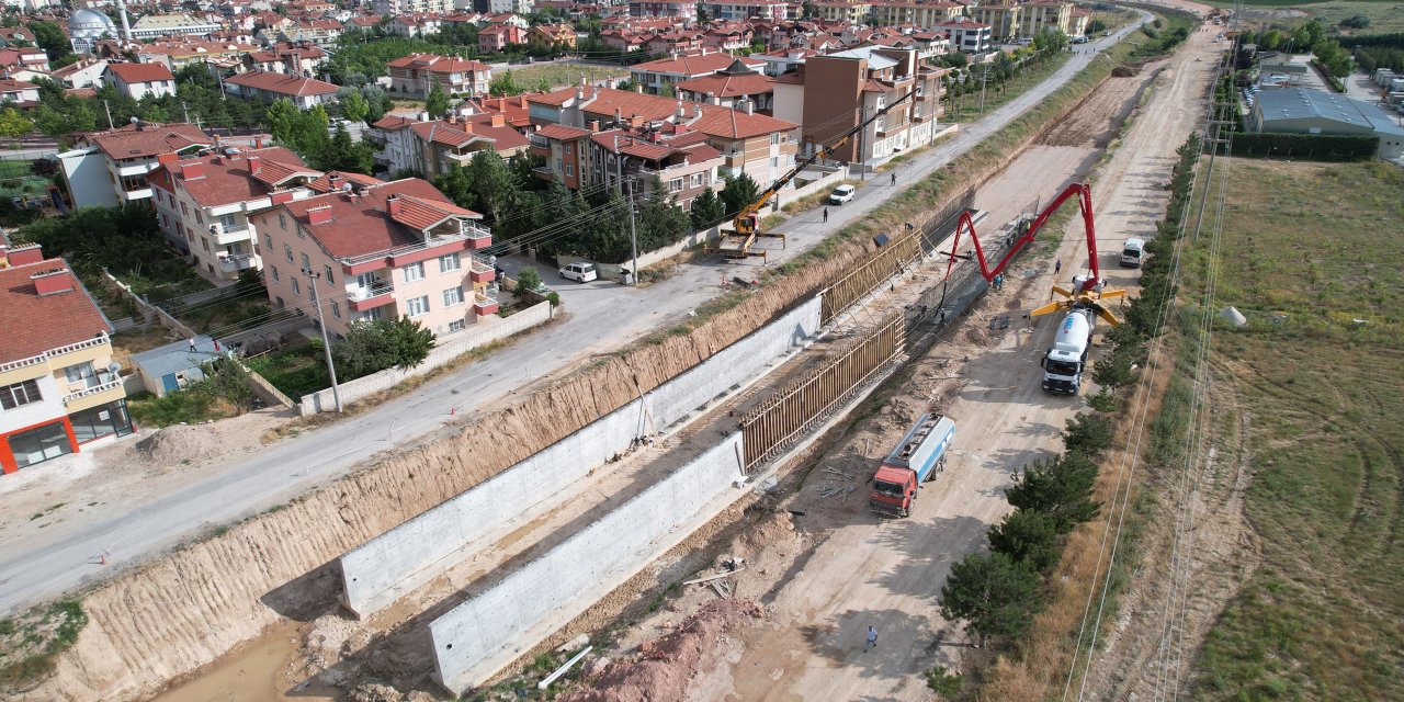 Konya’daki bu yolda drenaj hattıyla su baskınlarının önüne geçilecek