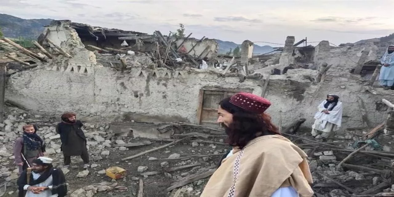 Depremde 1000 kişi ölmüştü! Bu kez 4,3 şiddetinde sallandı