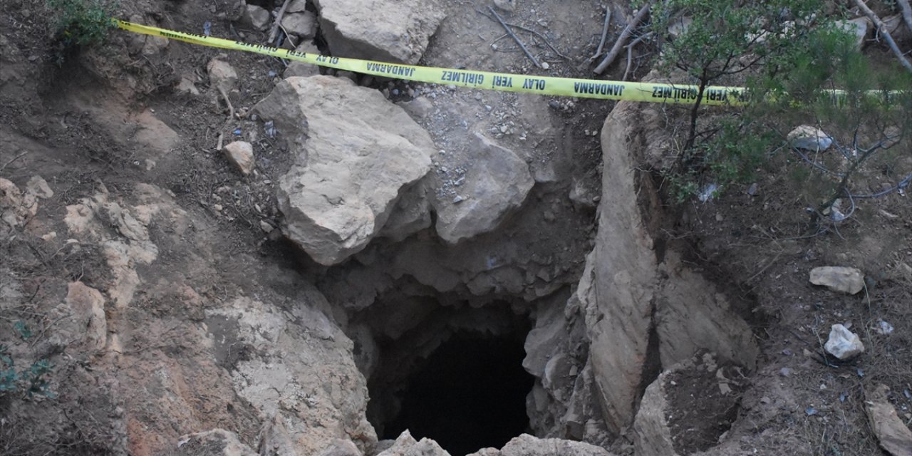 Define aradığı öne sürülen kişi kazdığı çukurda ölü bulundu