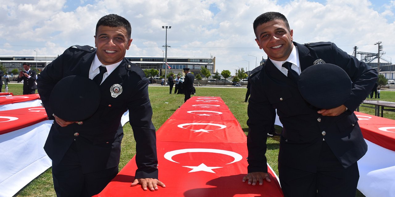 Tek yumurta ikizi, Polis Meslek Eğitim Merkezi'nden birlikte mezun oldu