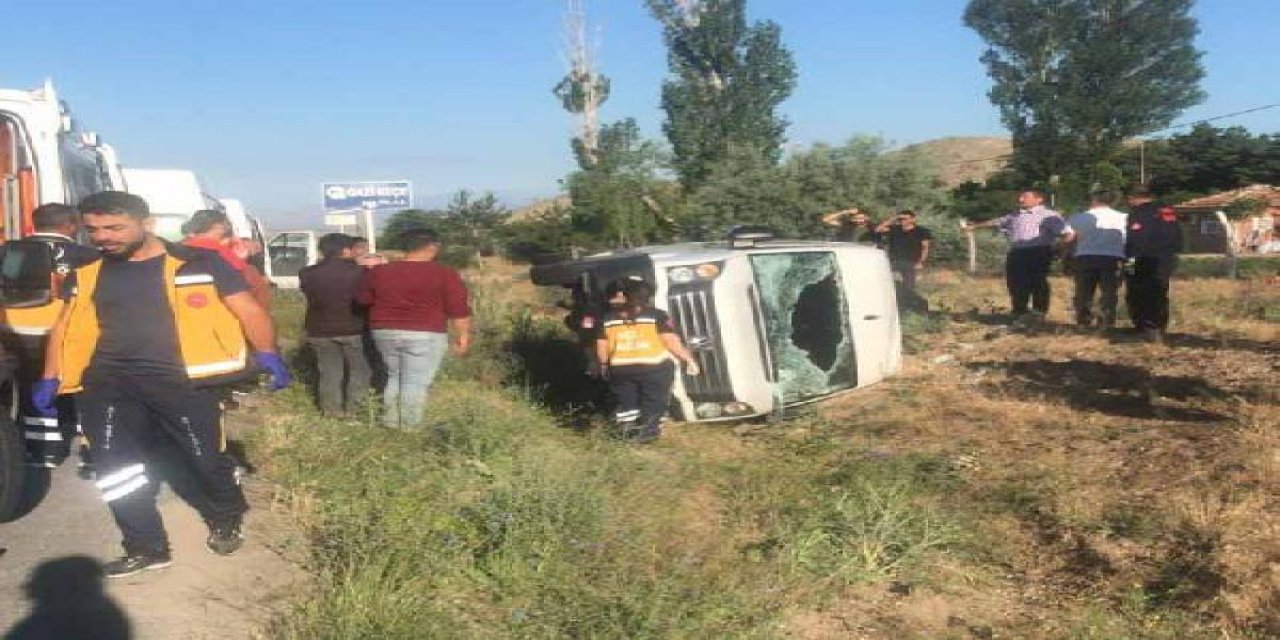 İşçi servisi devrildi: Çok sayıda yaralı var