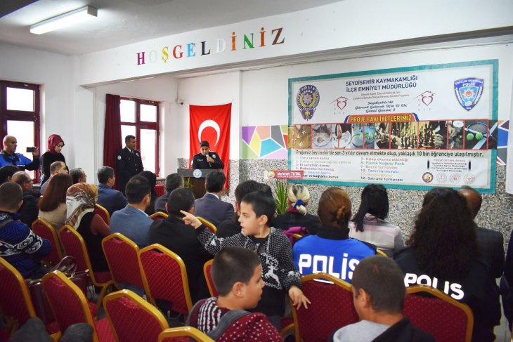 Seydişehir'de Ebru ve El Sanatları Sergisi açıldı