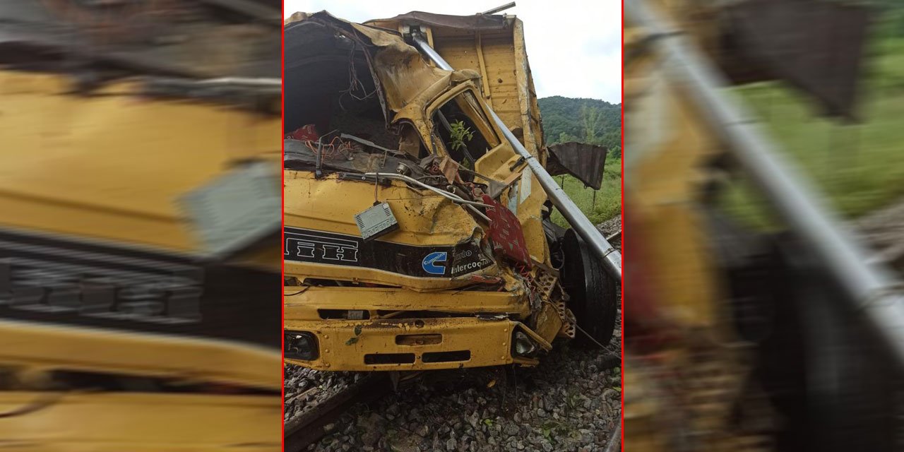 30 metre yükseklikten tren yoluna düşen kamyondaki iki kişi öldü