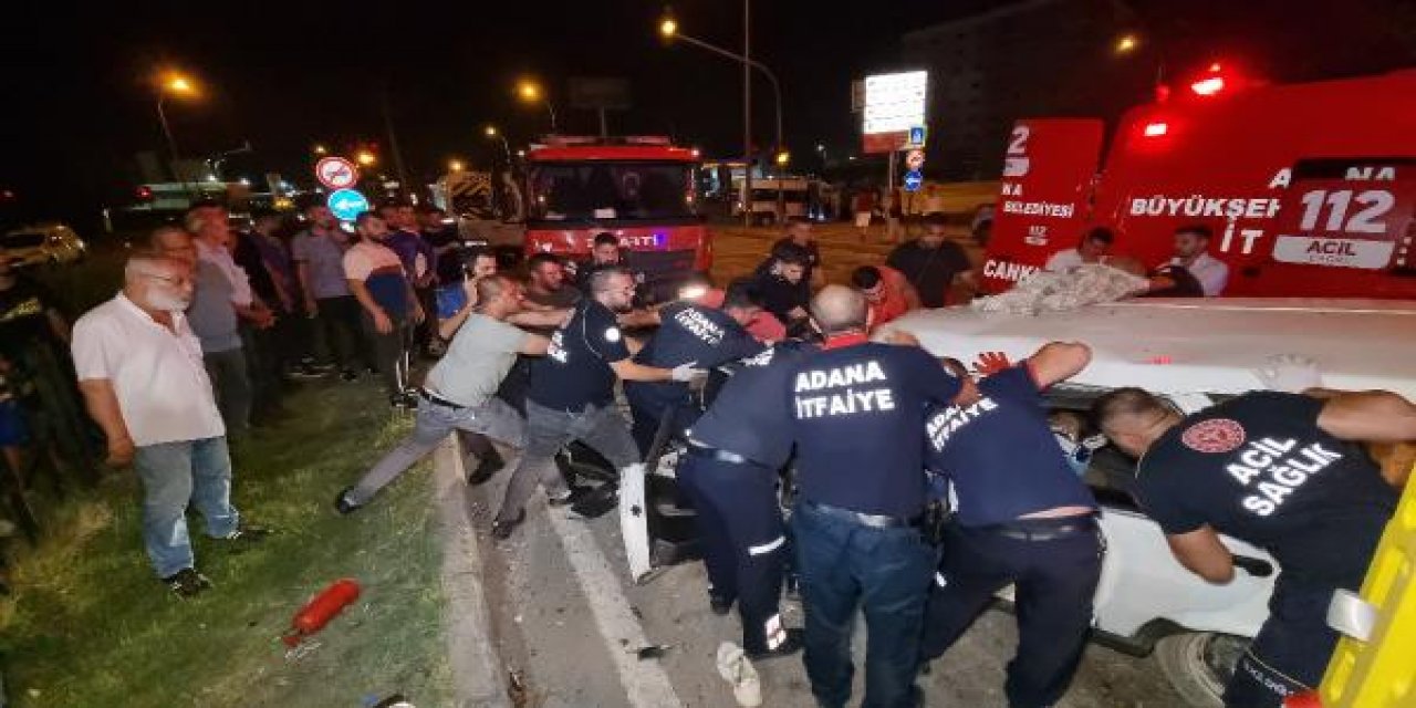 Otomobil işçi servisine çarptı: 1’i ağır 6 yaralı