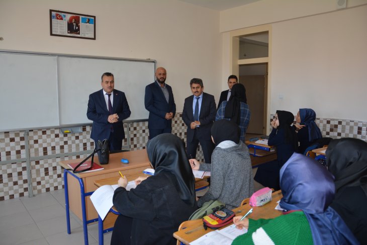 Başkan Oflaz, Temel Dini Bilgiler Sınavına katılan öğrencilere başarı diledi