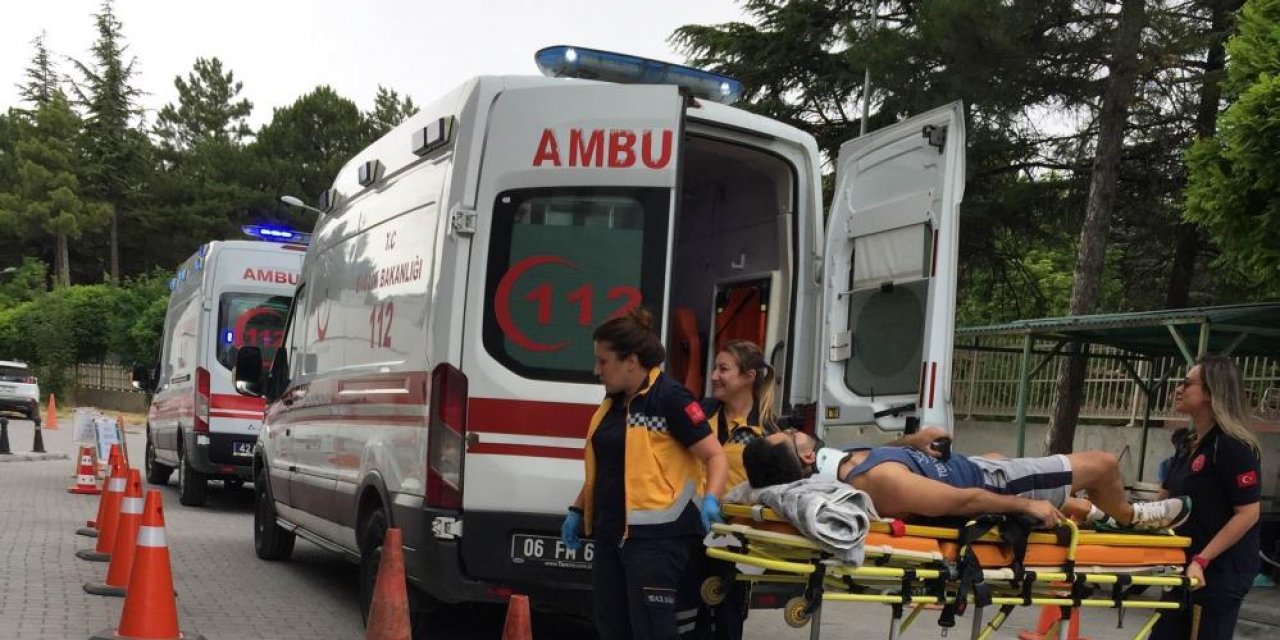 Konya’da bariyerlere çarpan otomobilin sürücüsü yaralandı
