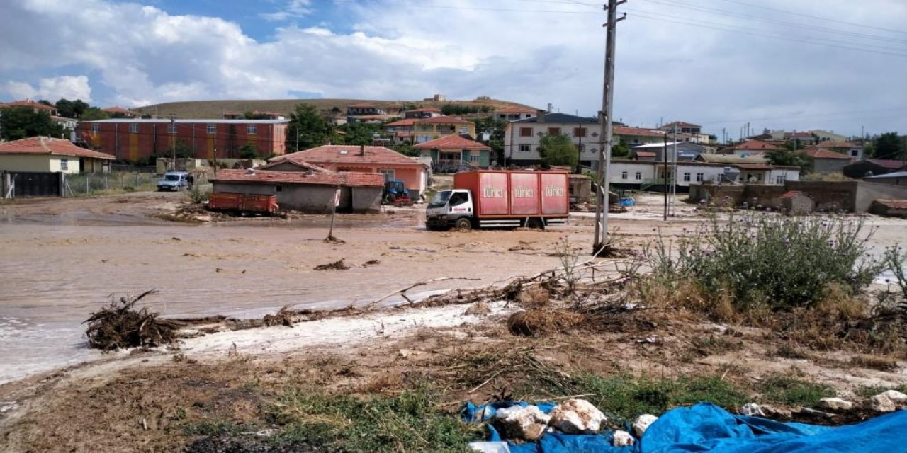 Konya'da kuvvetli yağış sele neden oldu