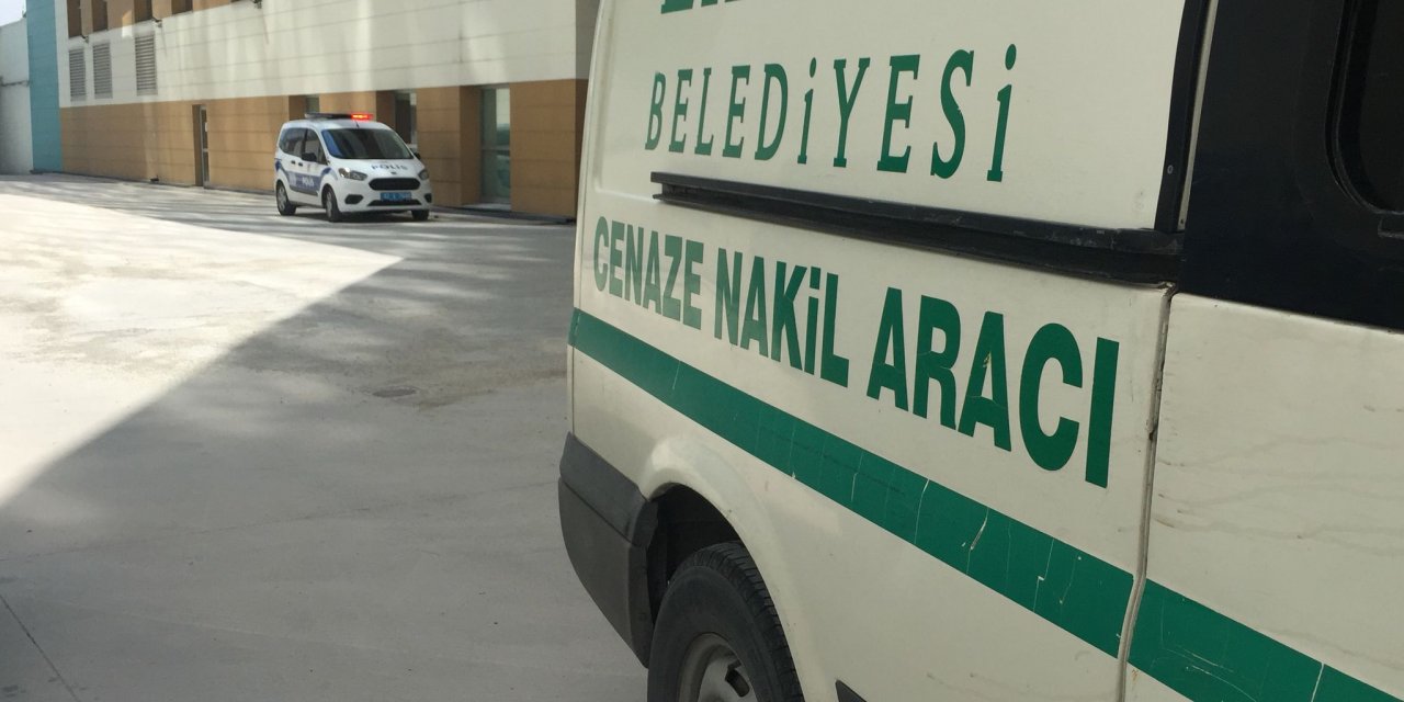 Konya’da polise bıçakla saldırınca vurulan hırsızlık şüphelisi toprağa verildi