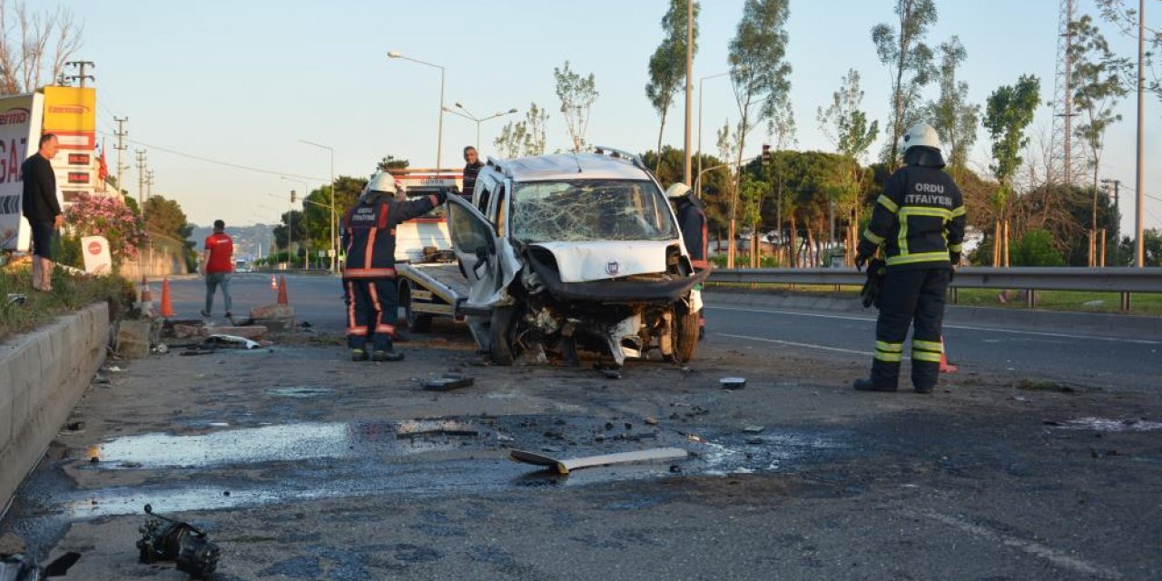 Hafif ticari araç takla attı: 1 ölü, 1 yaralı