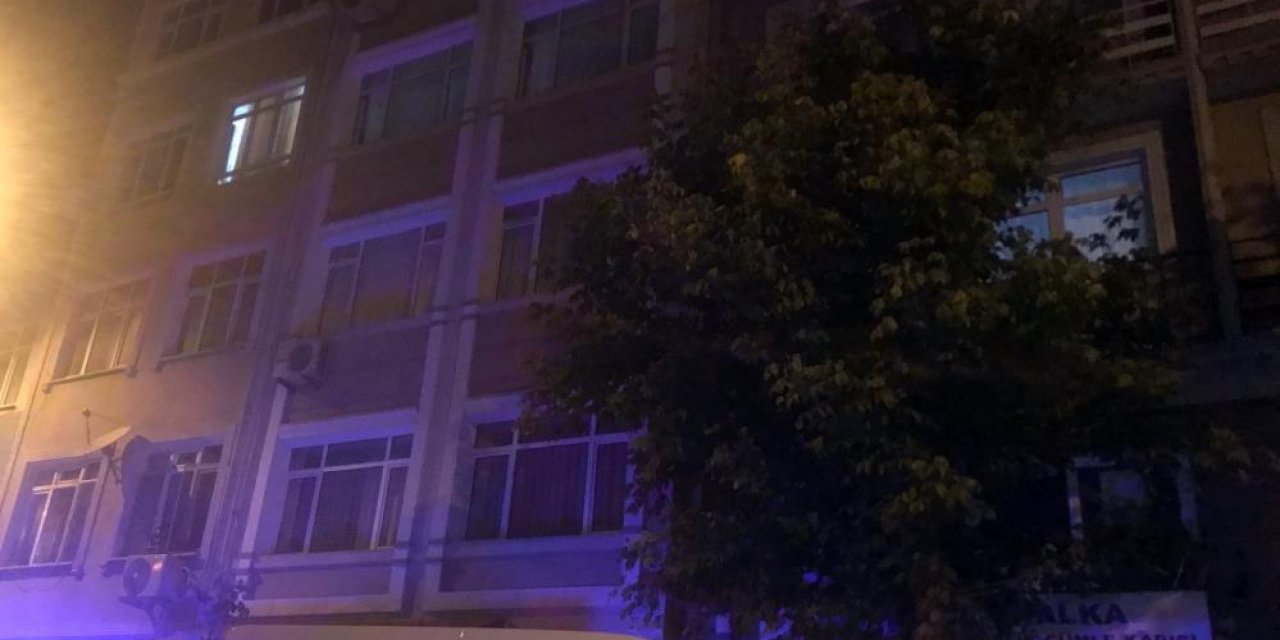 Kan donduran cinayet! Annesini boğazını keserek öldürdü