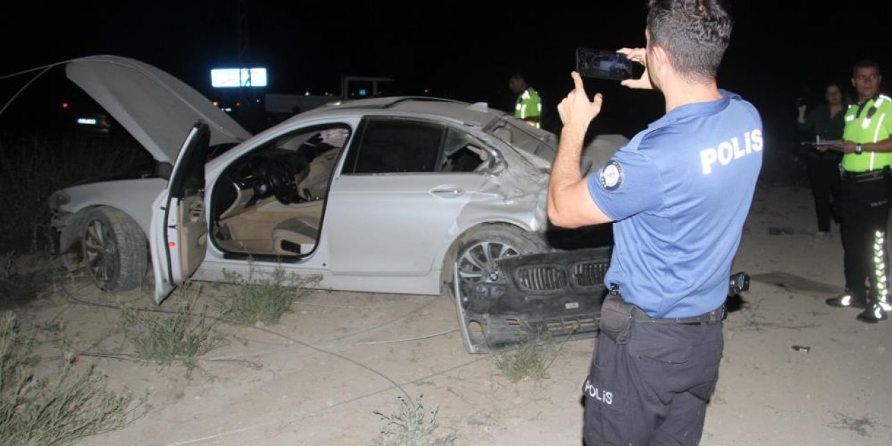 Konya’da köpeğe çarpmamak için manevra yapan otomobil takla attı