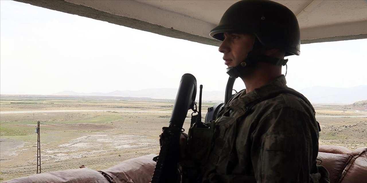 Bayramı sınır nöbetinde geçiren Mehmetçik'ten mesaj