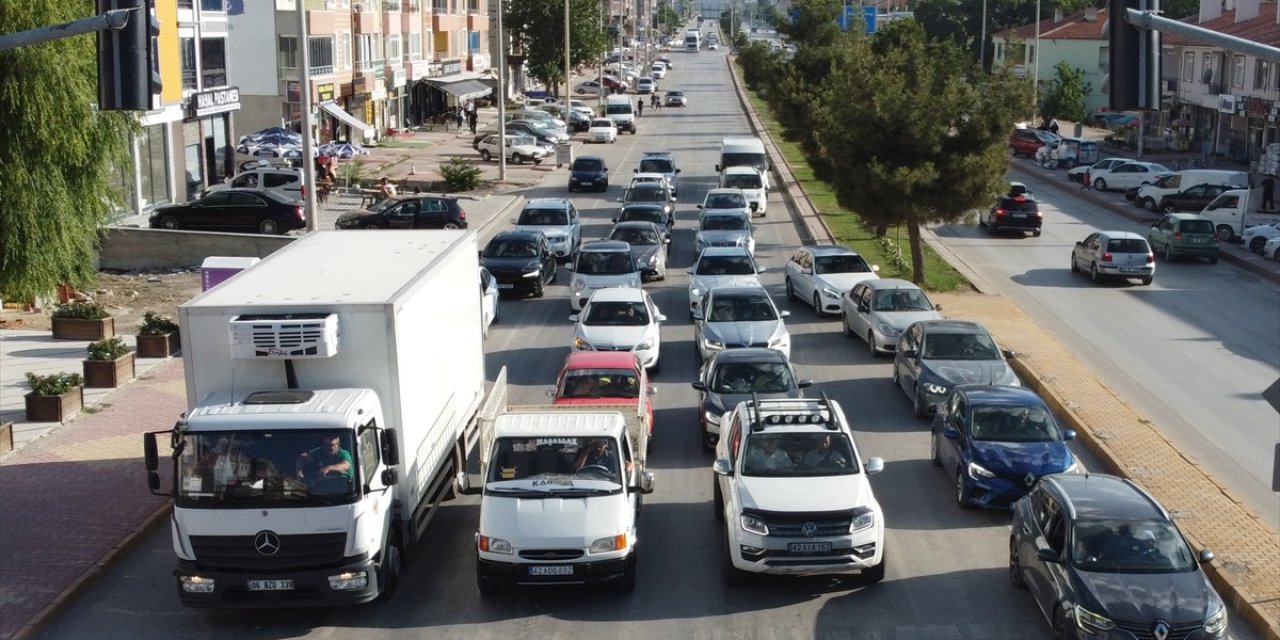 Konya-Ankara kara yolunda Kurban Bayramı yoğunluğu
