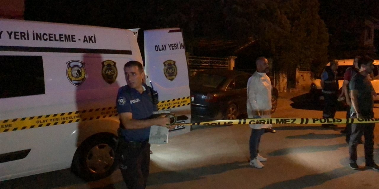 Evde çakmak gazı tüpü patladı, 4 genç yaralandı