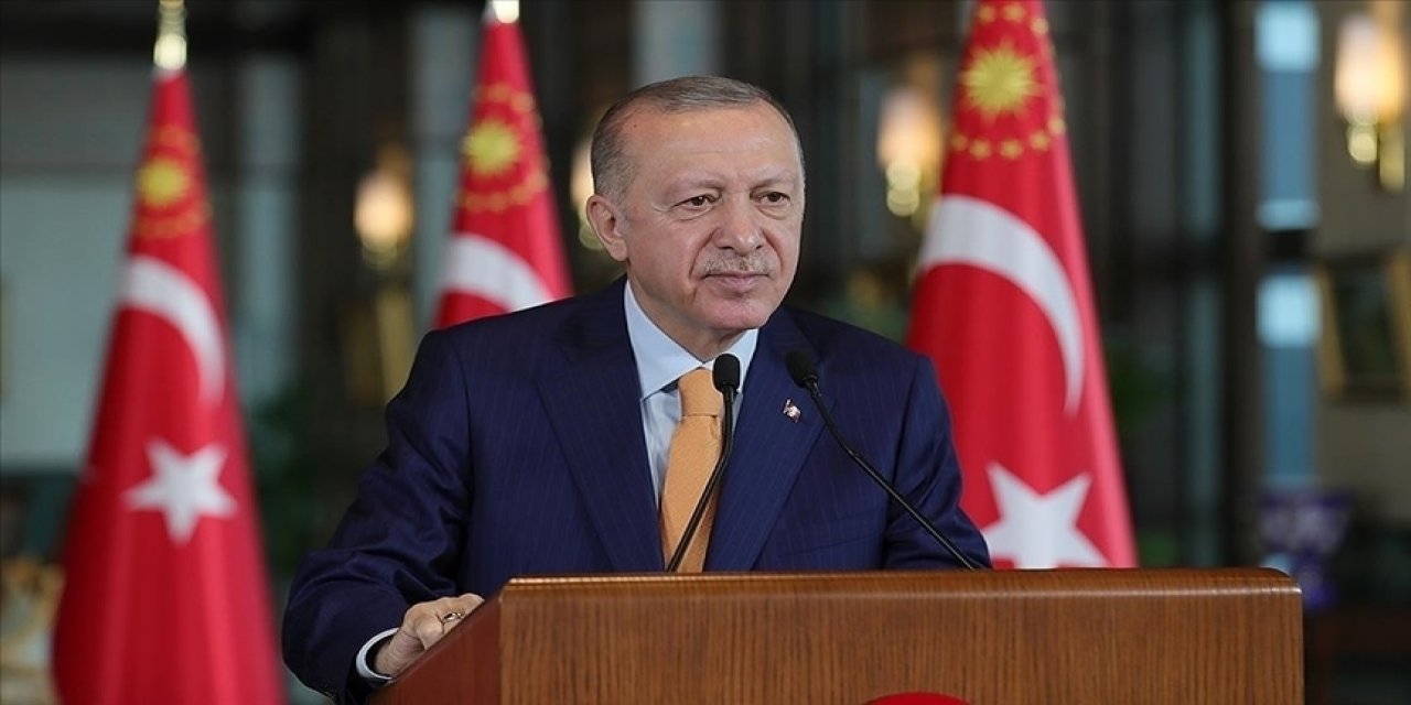 Cumhurbaşkanı Erdoğan'ın anma ilanı iki dilde yayınlandı