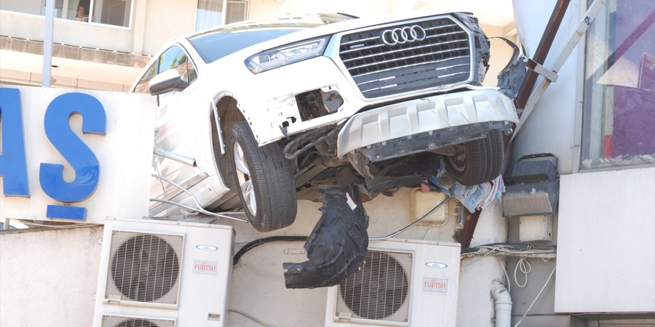 Otomobilin çarptığı gelin öldü, kayınvalide yaralandı