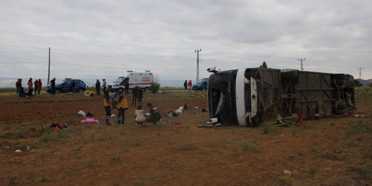 Tur otobüsü devrildi: Çok sayıda yaralı var