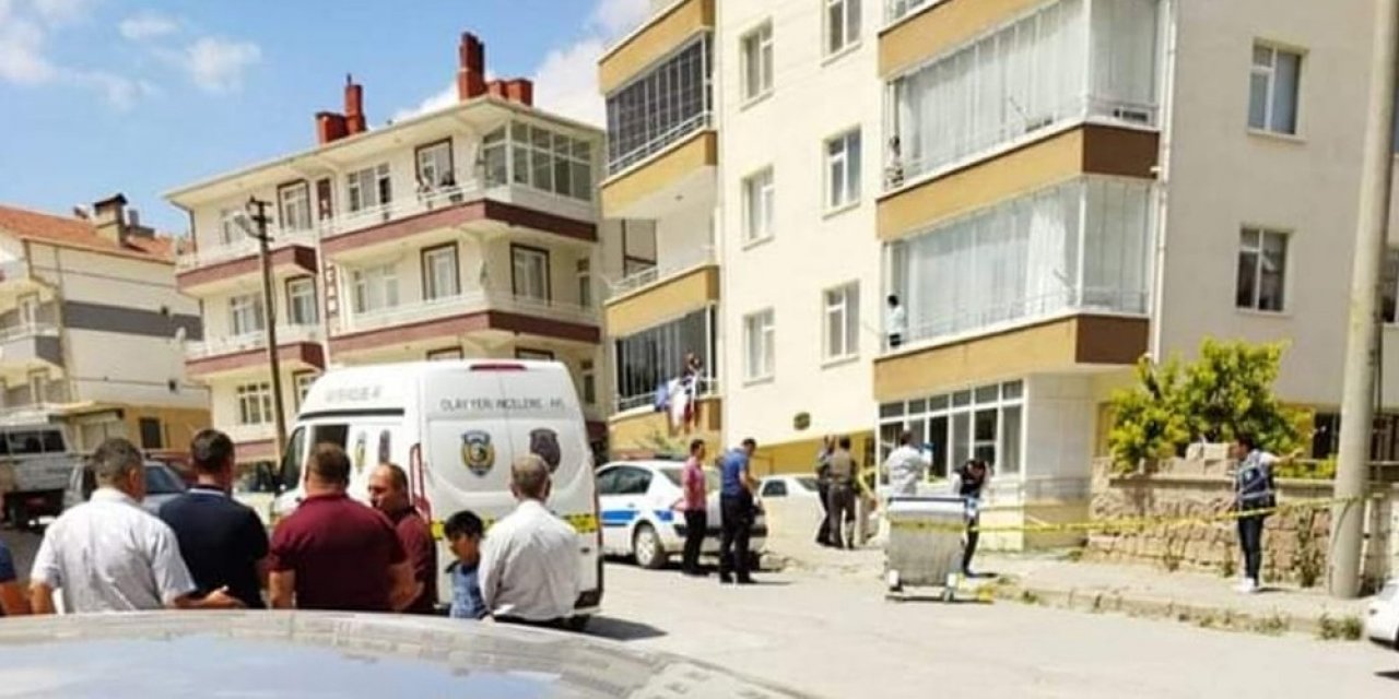 Dedikodu yüzünden kardeşini öldüren şüpheli polise teslim oldu