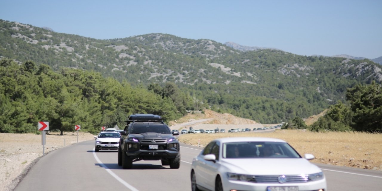 Konya - Antalya karayolunda dönüş yoğunluğu