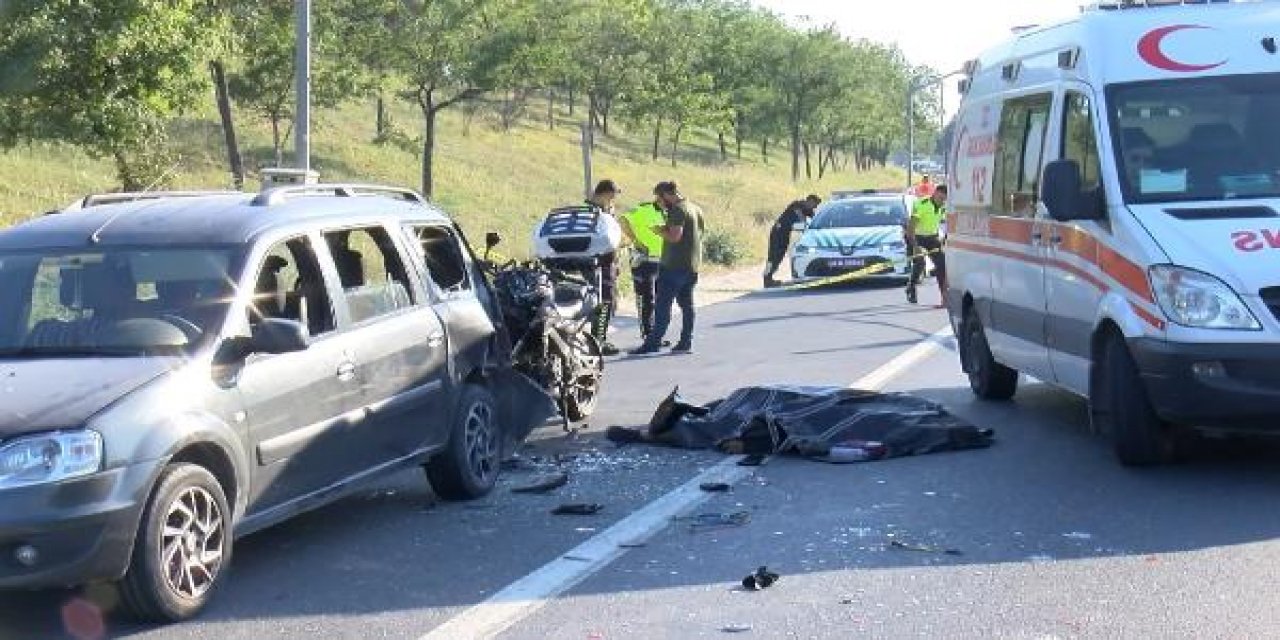 Emniyet şeridinde duran araca çarpan motosiklet sürücüsü öldü