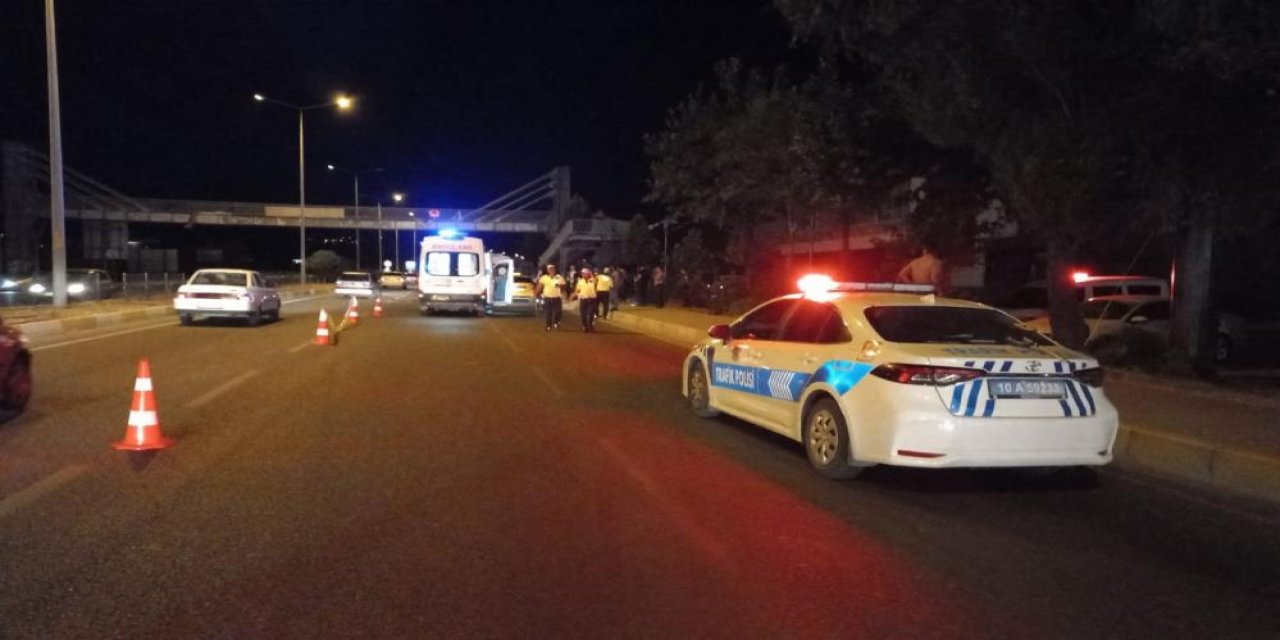 İki otomobilin çaptığı yaya olay yerinde can verdi