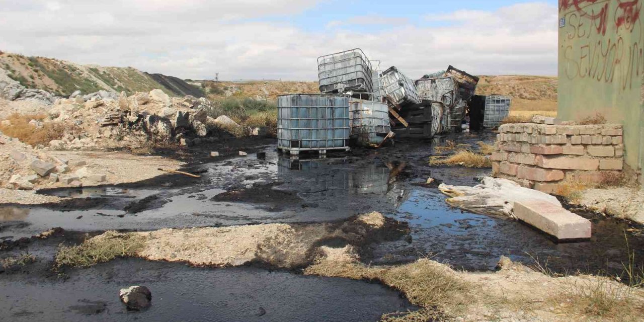Konya'da 2 mahalleye asit dolu varilleri bırakanlara ceza yağdı