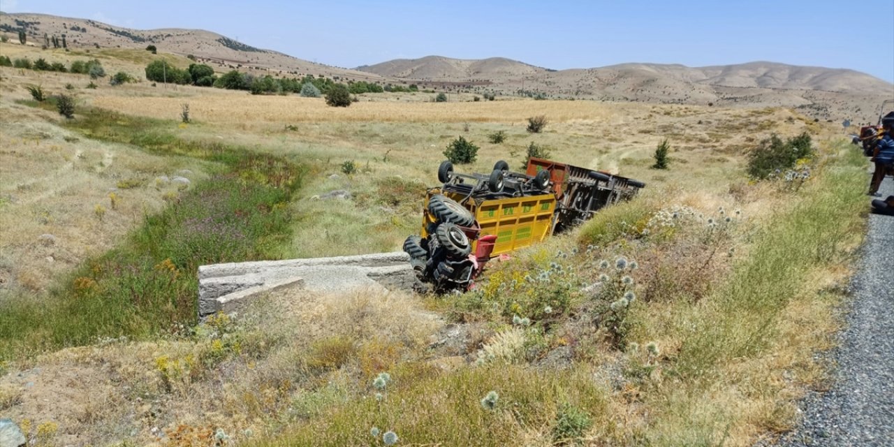 Devrilen traktörün altında kalan 16 yaşındaki genç öldü